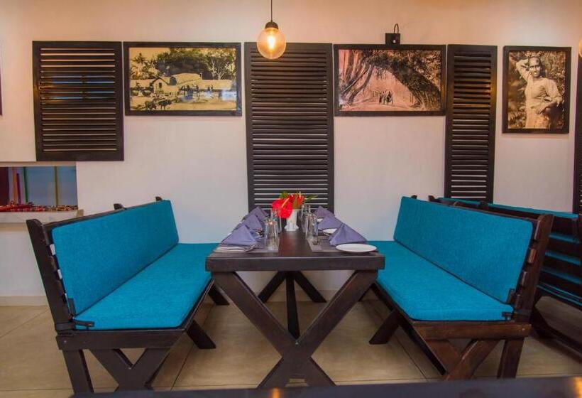 Mahi Beach Hotel & Restaurant