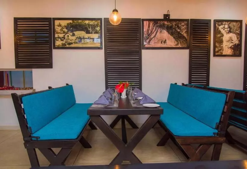 Mahi Beach Hotel & Restaurant