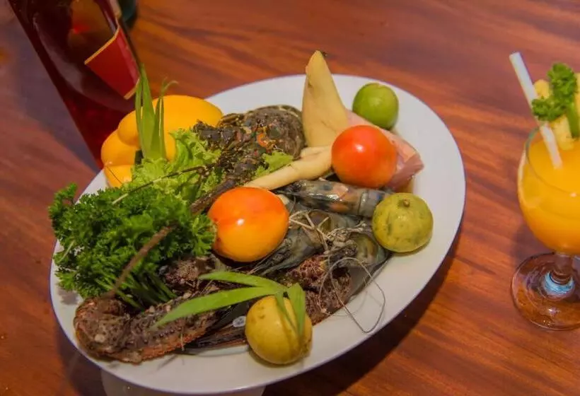 Mahi Beach Hotel & Restaurant