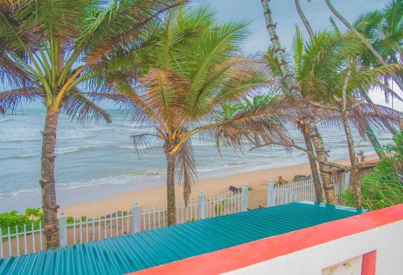 Mahi Beach Hotel & Restaurant