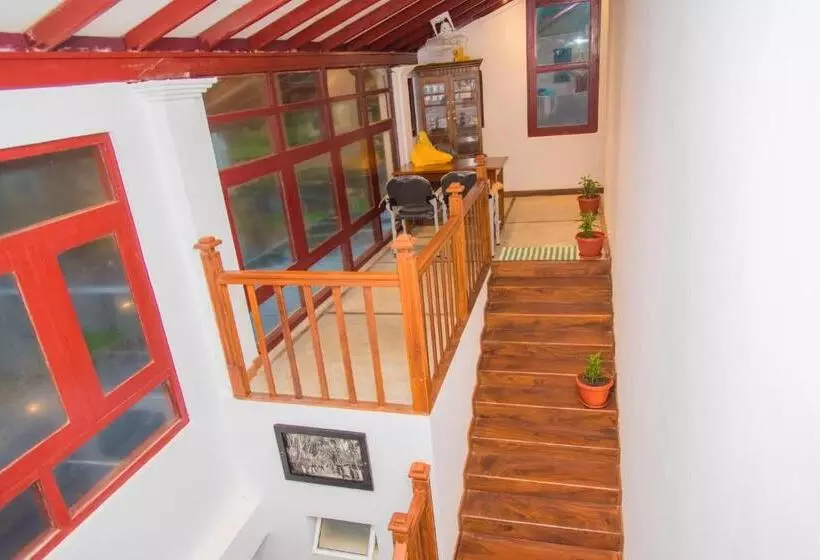 Mahi Beach Hotel & Restaurant