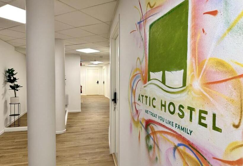 פנסיון Attic Hostel
