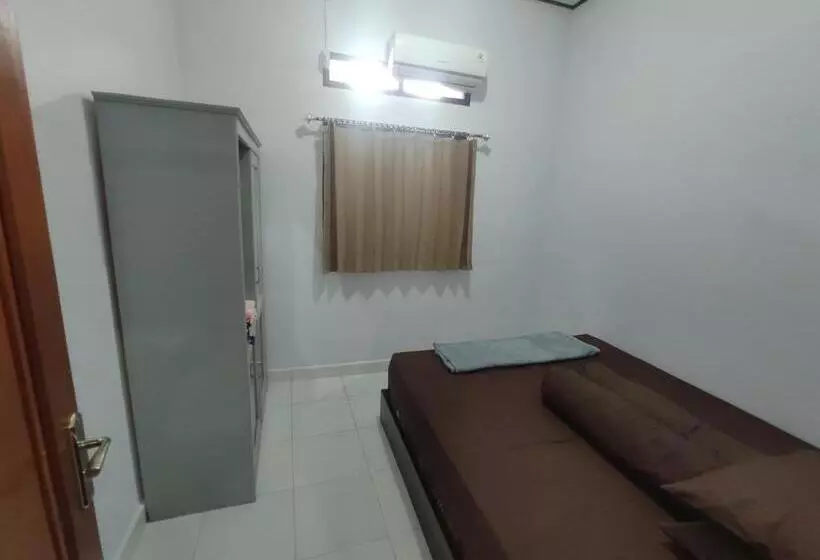 ペンション Home Syariah Guest House Ampana