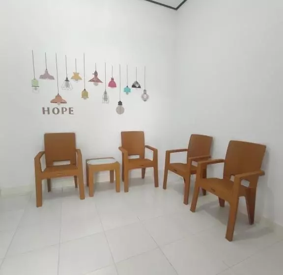 ペンション Home Syariah Guest House Ampana