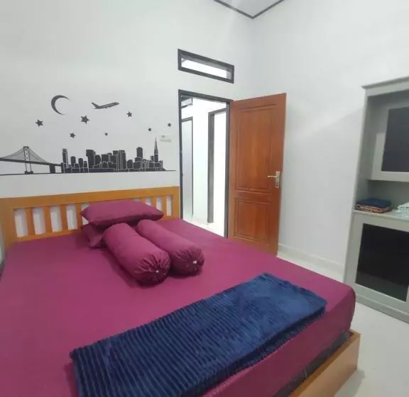 ペンション Home Syariah Guest House Ampana