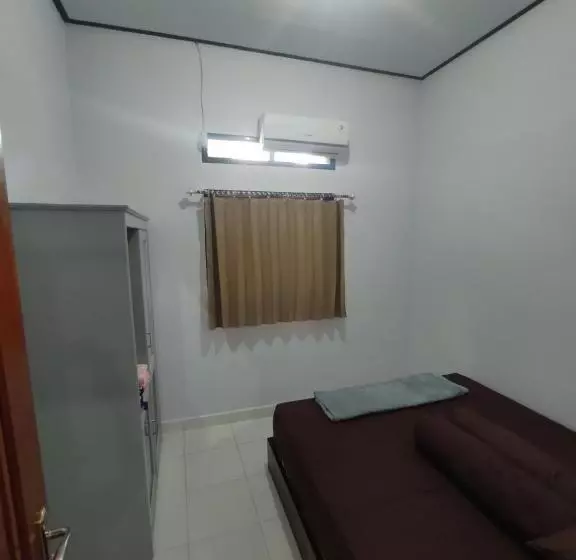 ペンション Home Syariah Guest House Ampana