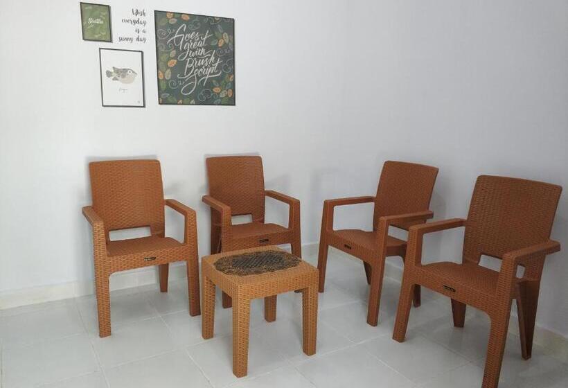 פנסיון Home Syariah Guest House Ampana