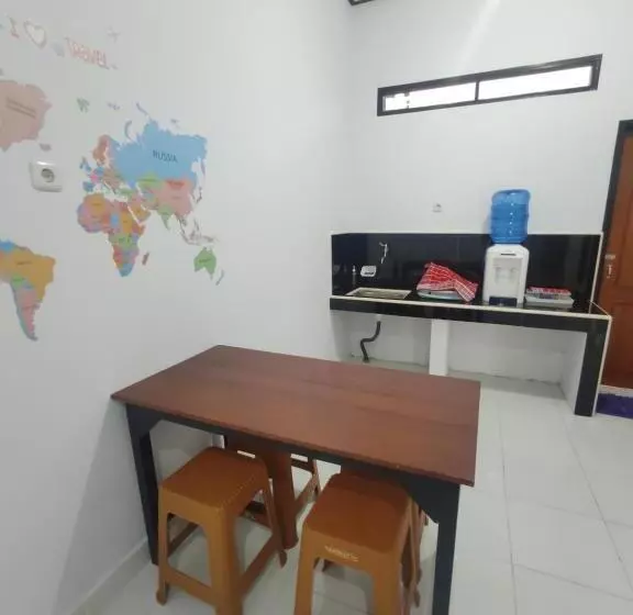 ペンション Home Syariah Guest House Ampana