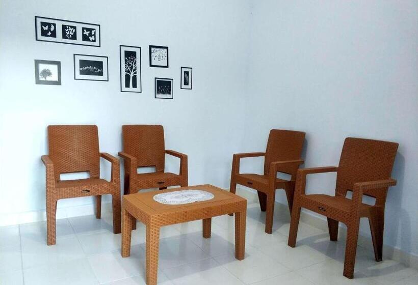 פנסיון Home Syariah Guest House Ampana