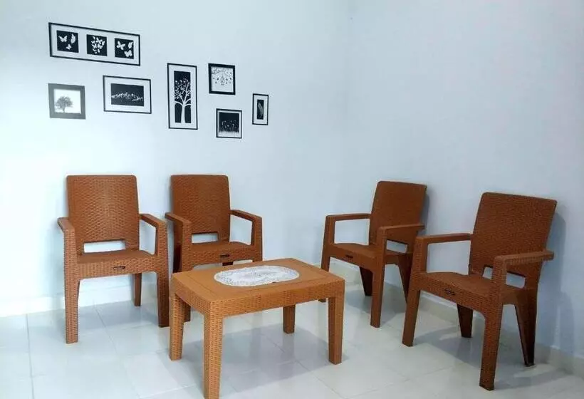 ペンション Home Syariah Guest House Ampana