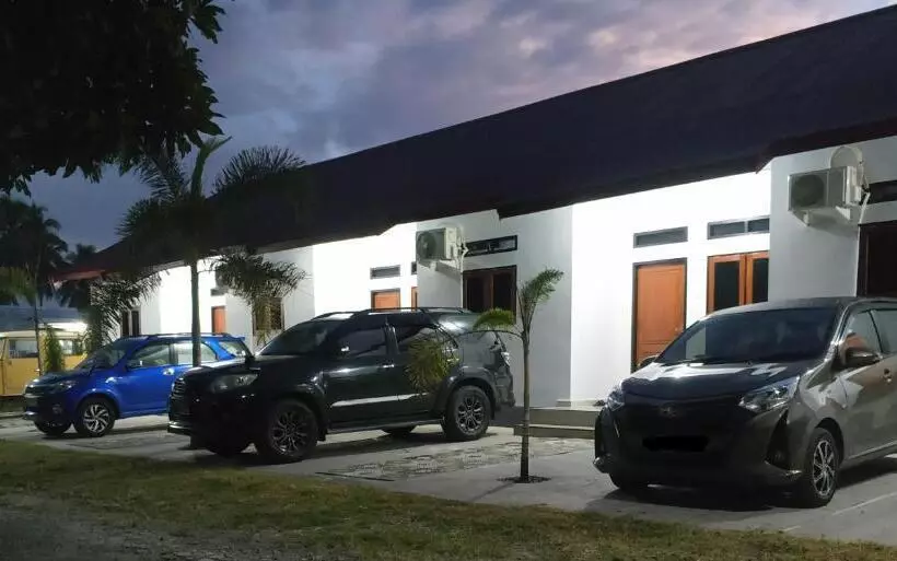 ペンション Home Syariah Guest House Ampana