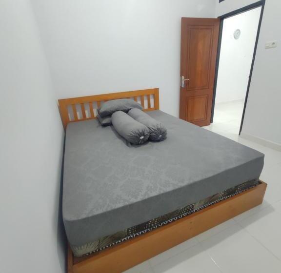 פנסיון Home Syariah Guest House Ampana