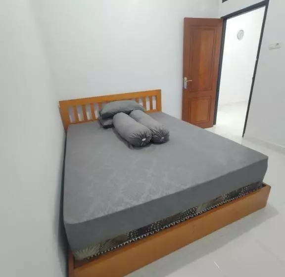 ペンション Home Syariah Guest House Ampana