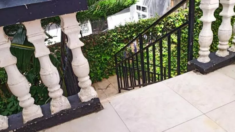 پانسیون Veronica House