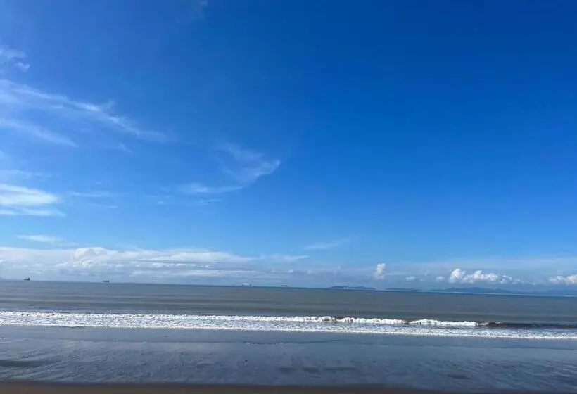 Aamiaismajoitus (B&B) Your Beachfront Bnb Paradise
