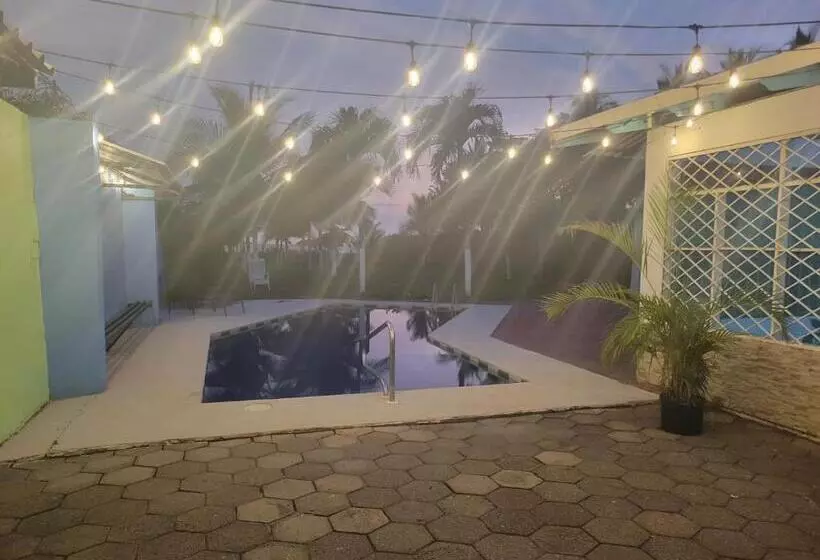 Aamiaismajoitus (B&B) Your Beachfront Bnb Paradise