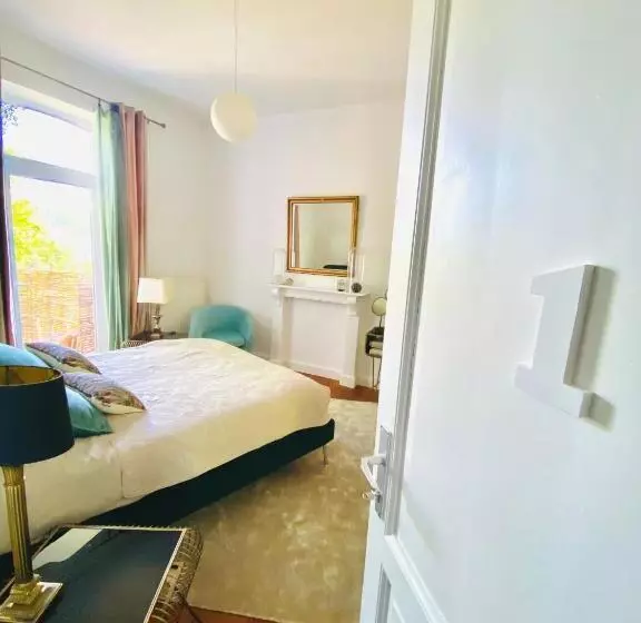 ホテル Hôtel Vcb Ciney Centre Ville