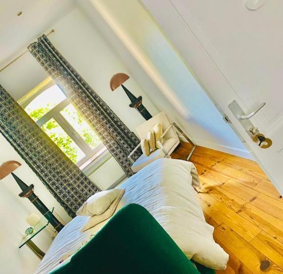 هتل Hôtel Vcb Ciney Centre Ville