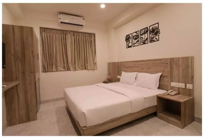 Hotelli Jay Palace Inn