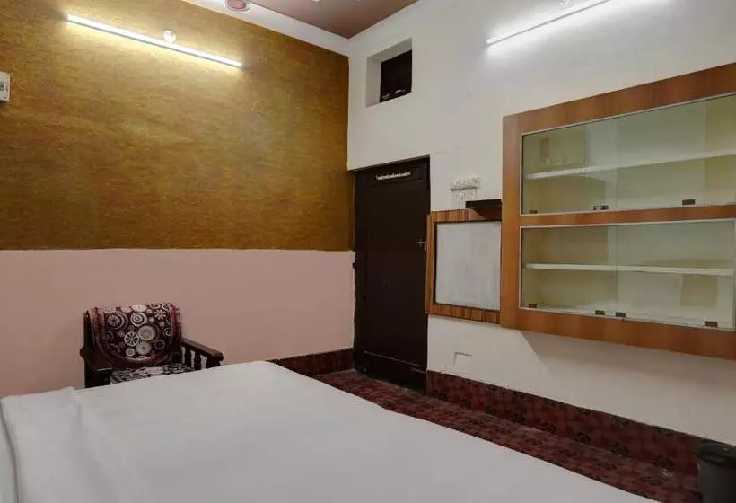 Oyo Bluebird Inn Hotel And Guest House