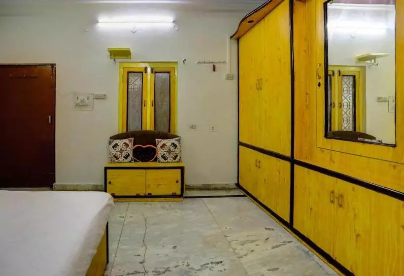 Oyo Bluebird Inn Hotel And Guest House