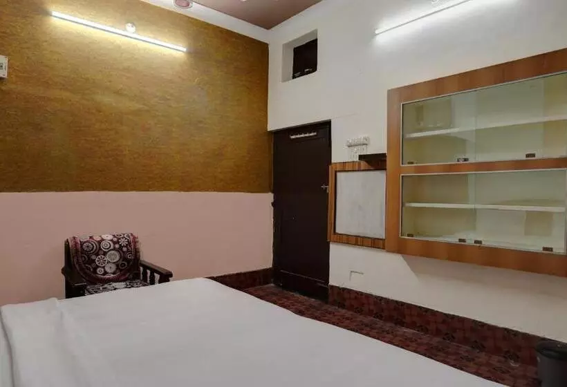 Oyo Bluebird Inn Hotel And Guest House