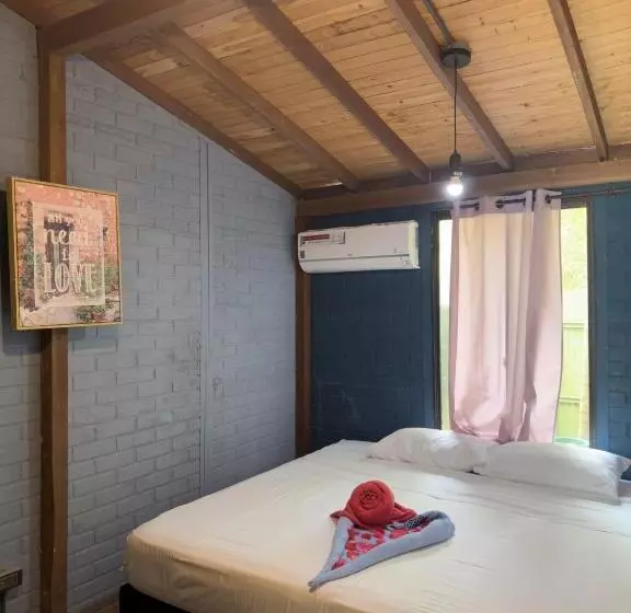 Retkeilymaja Posada Miss Anibel