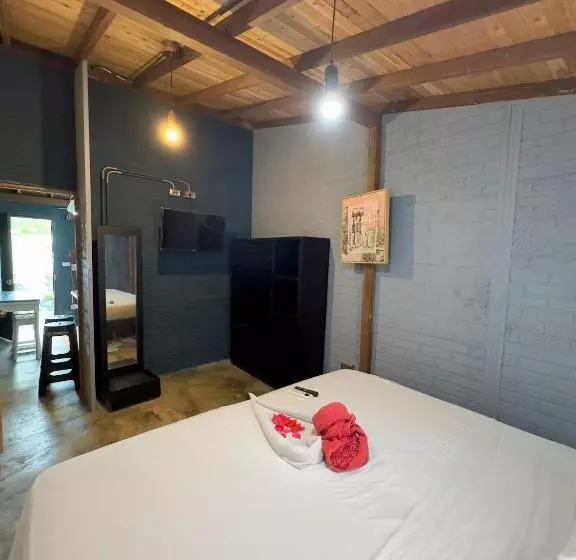 Retkeilymaja Posada Miss Anibel