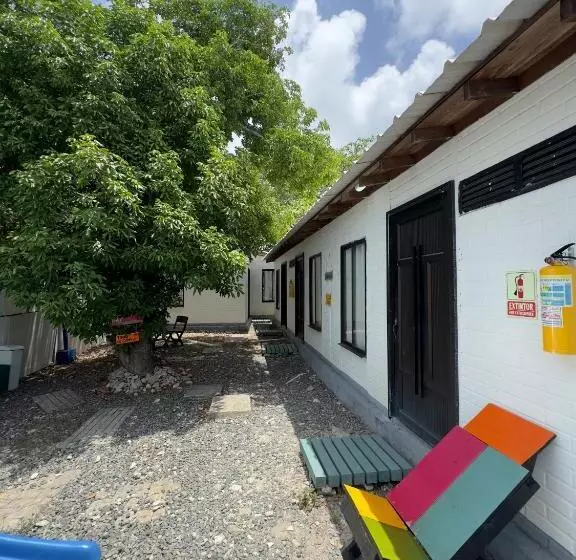 Retkeilymaja Posada Miss Anibel