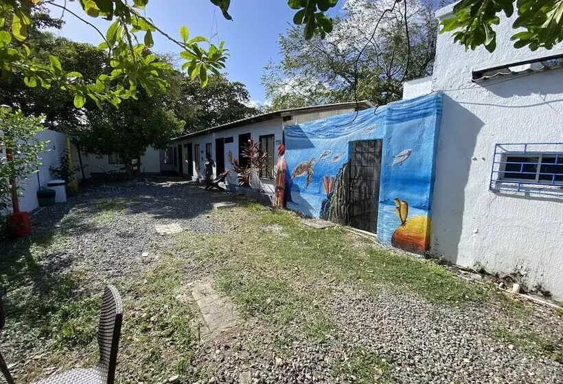 Retkeilymaja Posada Miss Anibel