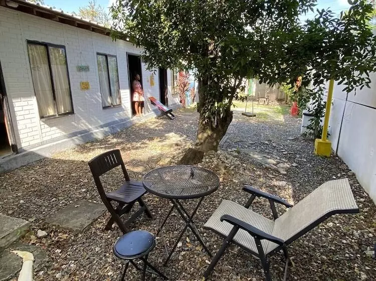 Retkeilymaja Posada Miss Anibel