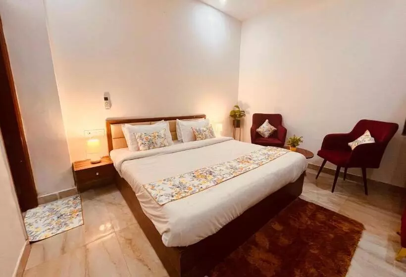 Elena Triple Lodge, Zirakpur   Hotel Of The Year