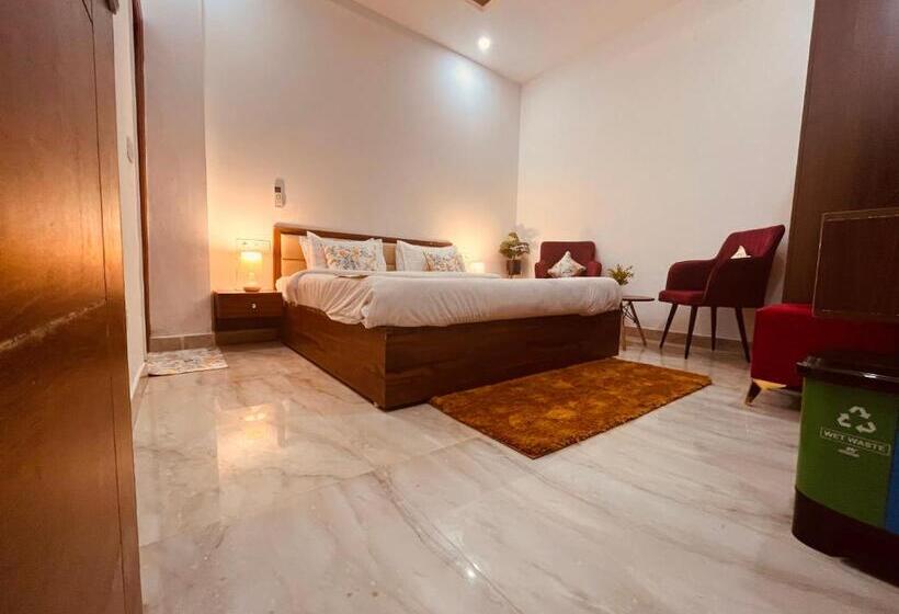 Elena Triple Lodge, Zirakpur   Hotel Of The Year