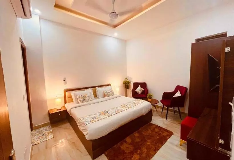 Elena Triple Lodge, Zirakpur   Hotel Of The Year