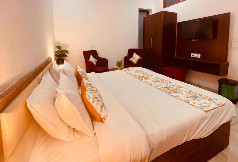 Elena Triple Lodge, Zirakpur   Hotel Of The Year