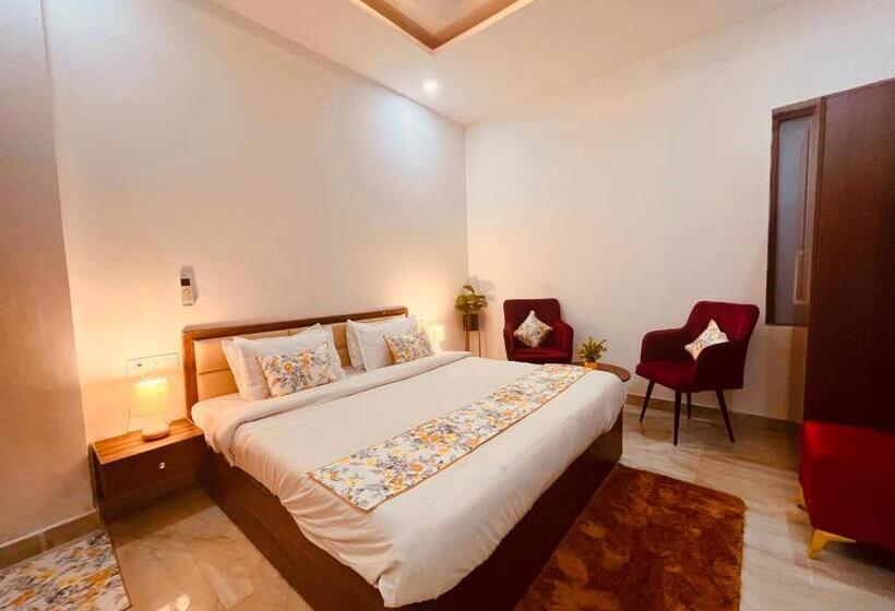 Elena Triple Lodge, Zirakpur   Hotel Of The Year