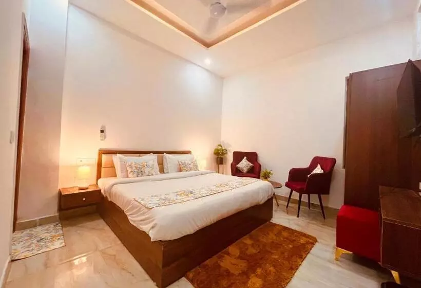 Elena Triple Lodge, Zirakpur   Hotel Of The Year