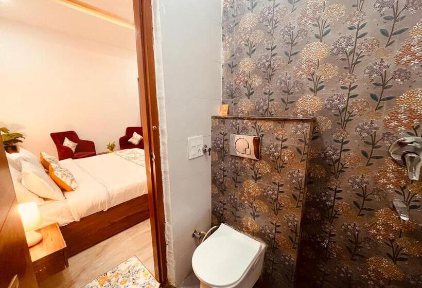 Elena Triple Lodge, Zirakpur   Hotel Of The Year