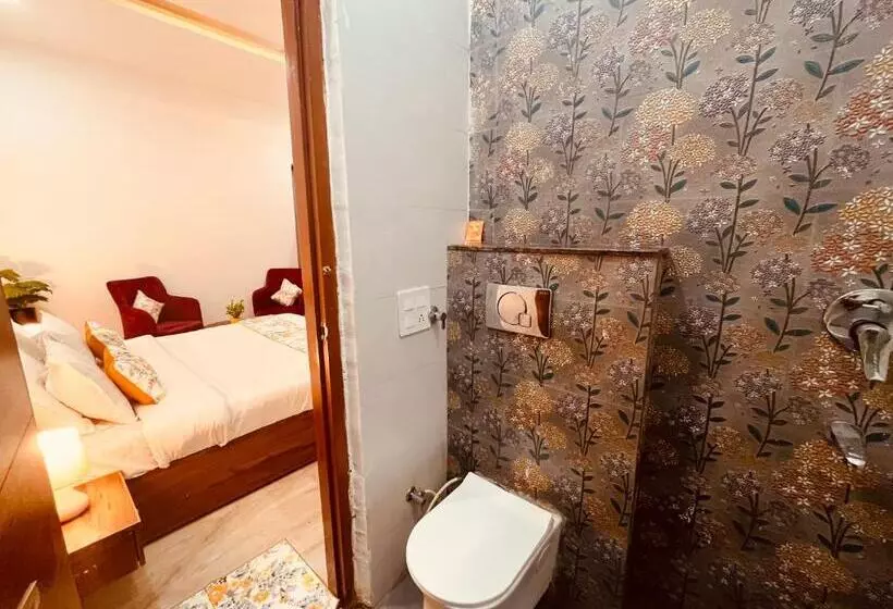 Elena Triple Lodge, Zirakpur   Hotel Of The Year
