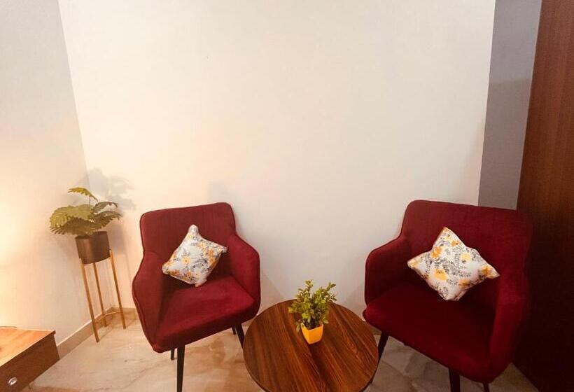 Elena Triple Lodge, Zirakpur   Hotel Of The Year