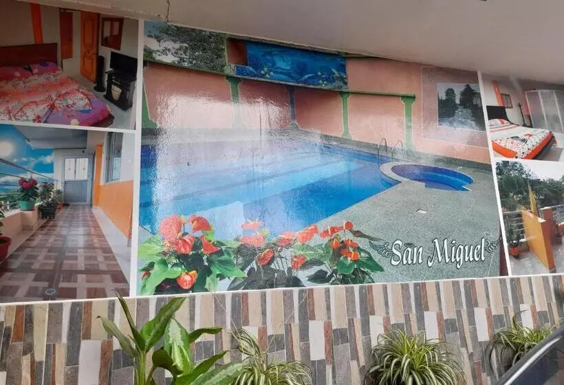ホテル Alojamiento Panamericano San Miguel