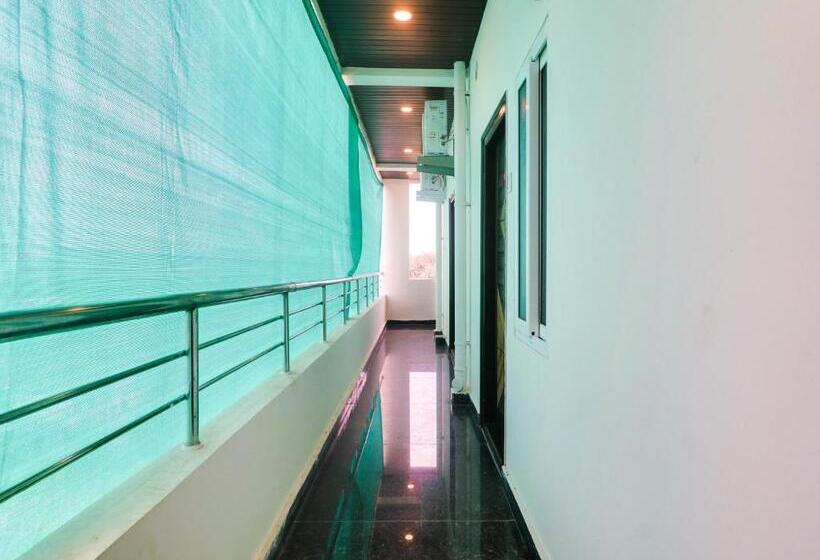 בית מלון כפרי Oyo Flagship Relax Inn