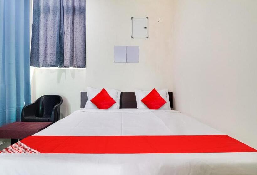 בית מלון כפרי Oyo Flagship Relax Inn