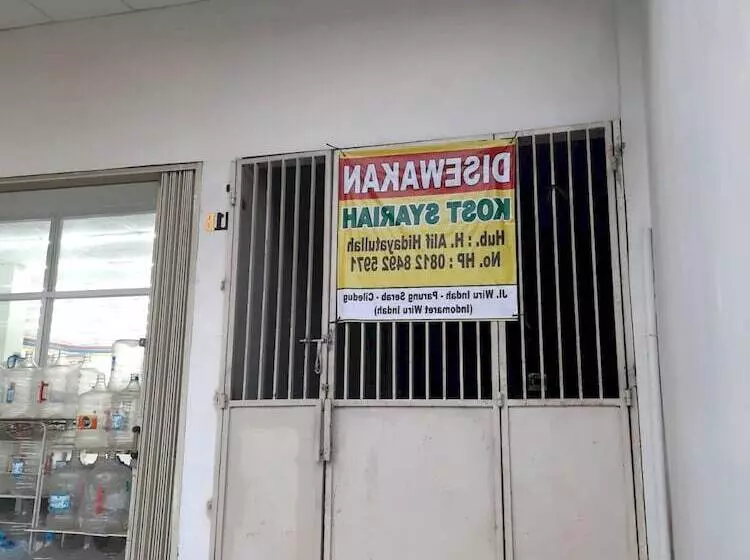 Hotelli Oyo Life 92781 Kost Parung Serab Syariah