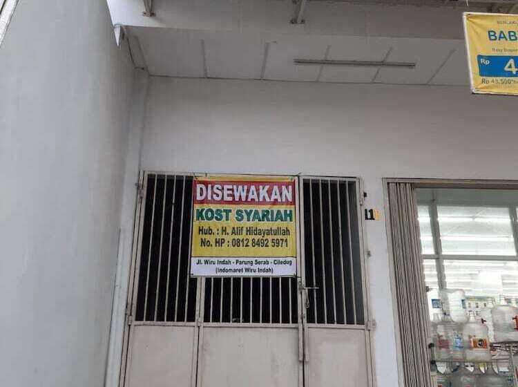 בית מלון כפרי Oyo Life 92781 Kost Parung Serab Syariah