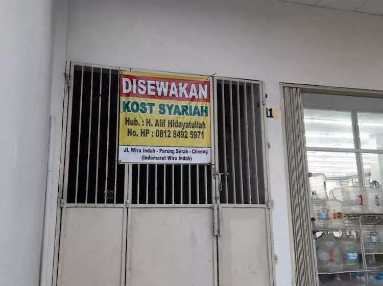 Hotelli Oyo Life 92781 Kost Parung Serab Syariah