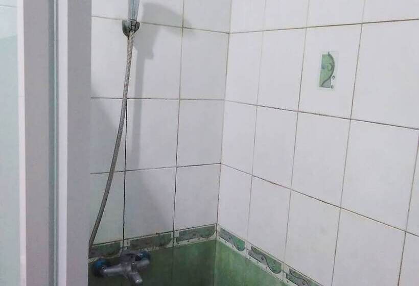 בית מלון כפרי Oyo Life 92781 Kost Parung Serab Syariah