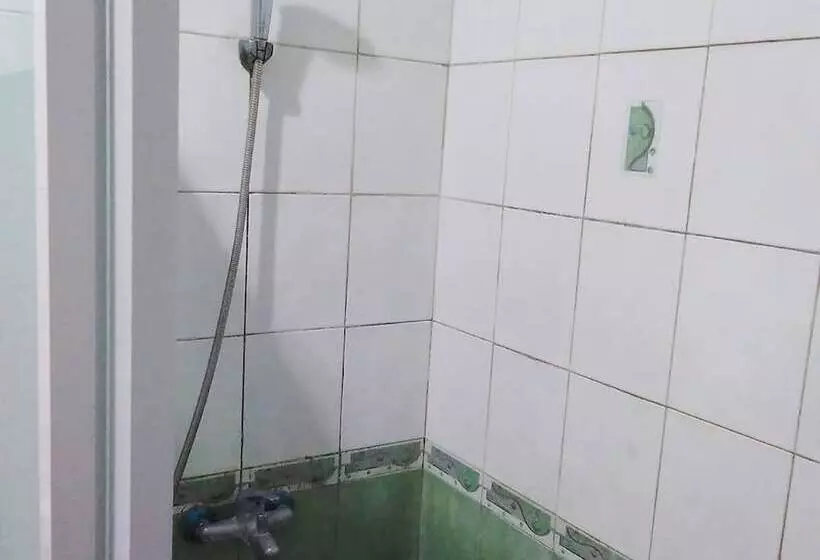 Hotelli Oyo Life 92781 Kost Parung Serab Syariah