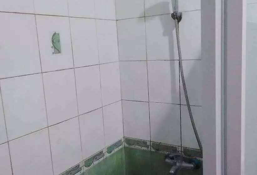 Hotelli Oyo Life 92781 Kost Parung Serab Syariah