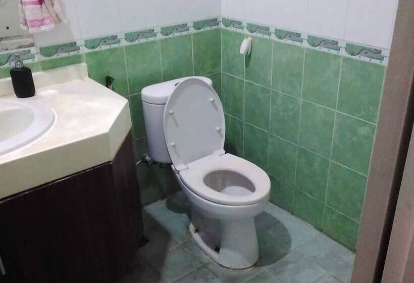 בית מלון כפרי Oyo Life 92781 Kost Parung Serab Syariah